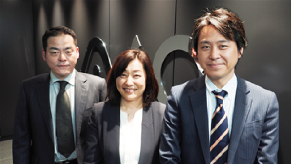 多彩なカスタマイズを実現するほか、ストアオリジナル商品をラインナップするEコマースを展開する事で、立ち上げ後順調に売り上げを拡大。